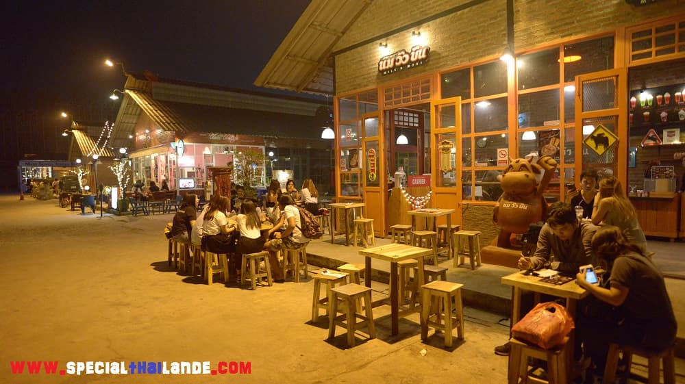 Visiter Talad Rot Fai à Bangkok (marché de nuit à Bangkok)