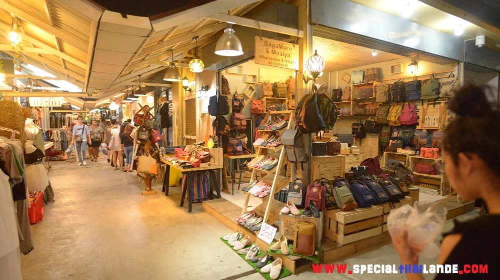Visiter Talad Rot Fai Market à Bangkok (marché de nuit à Bangkok)