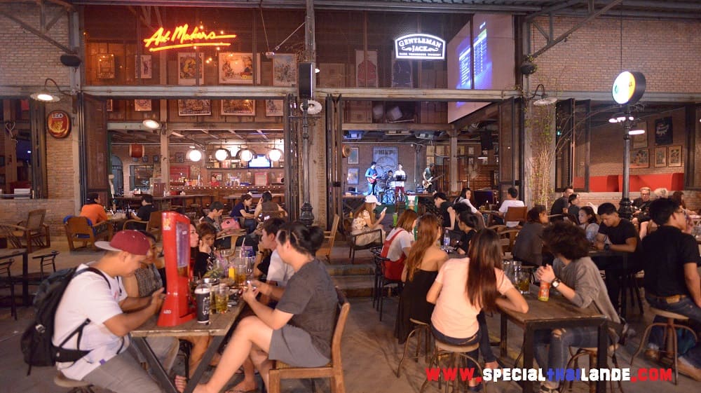 Visiter Talad Rot Fai Market à Bangkok (marché de nuit à Bangkok)