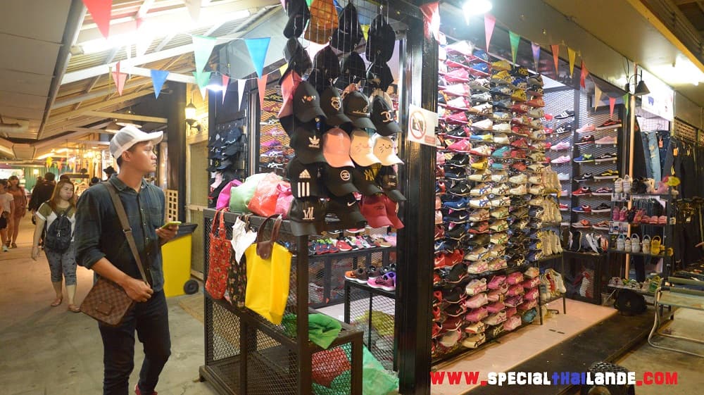 Visiter Talad Rot Fai à Bangkok (marché de nuit à Bangkok)