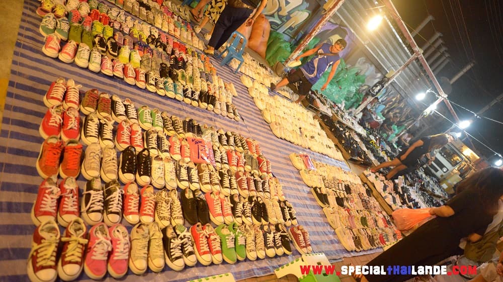 Visiter Talad Rot Fai Market à Bangkok (marché de nuit à Bangkok)