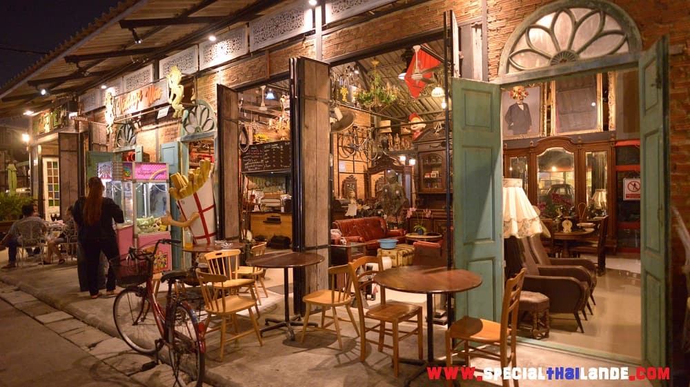 Visiter Talad Rot Fai Market à Bangkok (marché de nuit à Bangkok)