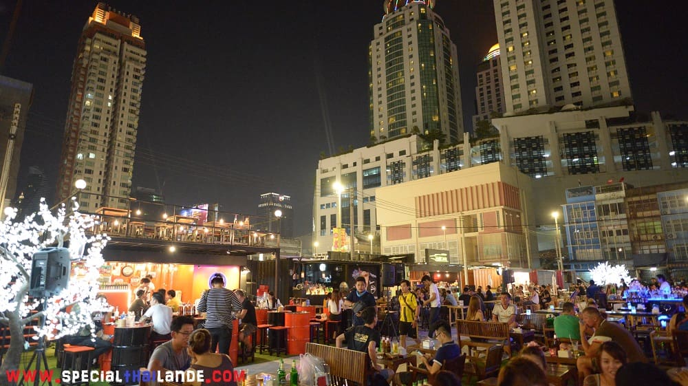 Neon Market à Bangkok - Marché de nuit