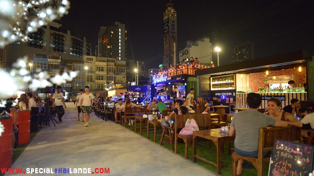 Neon Market à Bangkok - Marché de nuit