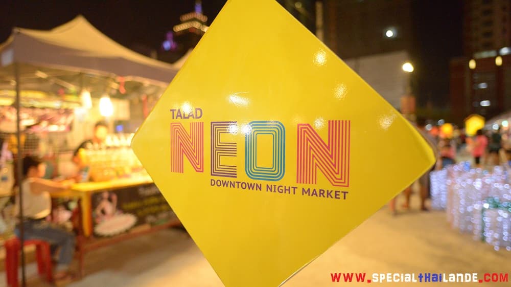 Neon Market à Bangkok - Marché de nuit