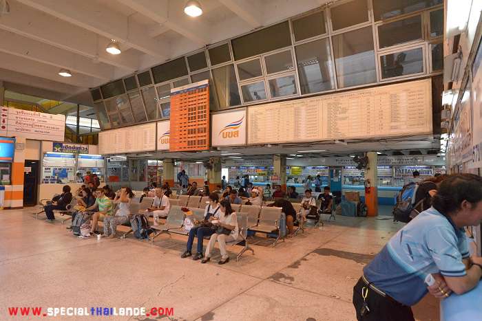 Prendre le bus, minivan à Bangkok Ekkamai Bus Station