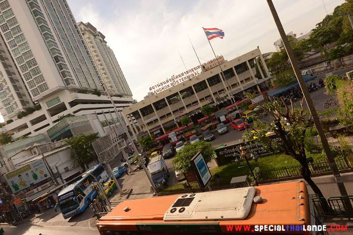 Prendre le bus, minivan à Bangkok Ekkamai Bus Station